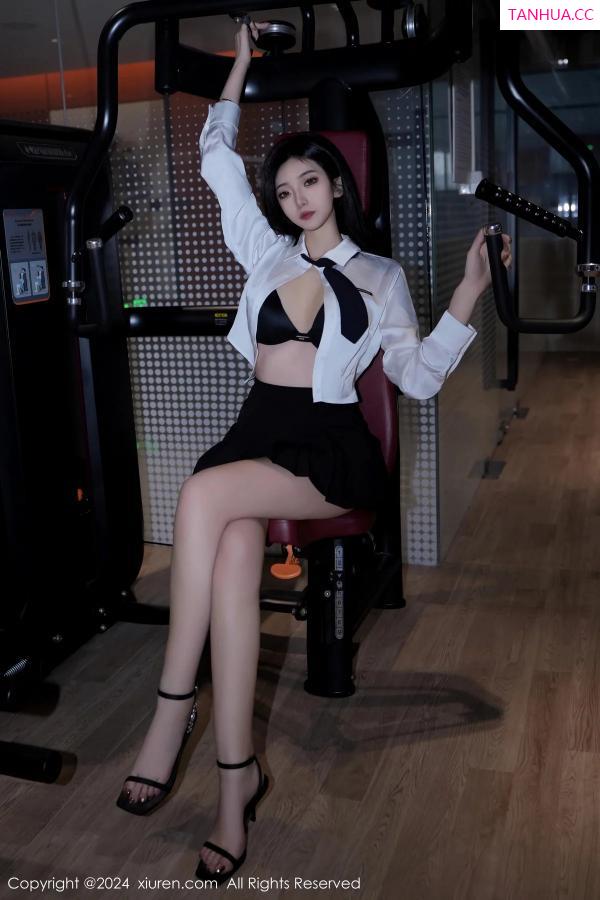 唐安琪  [XiuRen]高清写真图 2024.01.02 No.7894 安琪Yee 黑丝美腿第23张图片